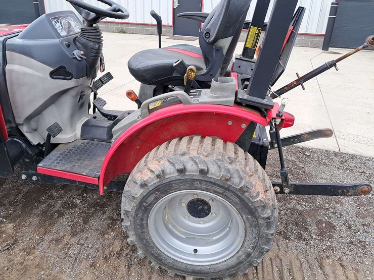2022-mahindra-max25xlh-4wd-tractor-image-7