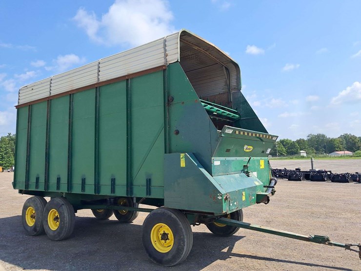 badger-forage-wagon-image-2