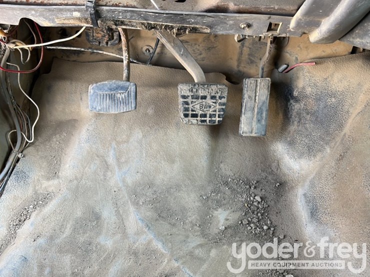 2000-ford-f750-image-33