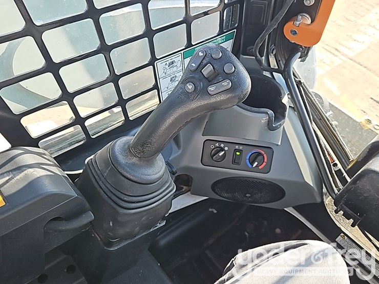 2022-bobcat-t870-image-26
