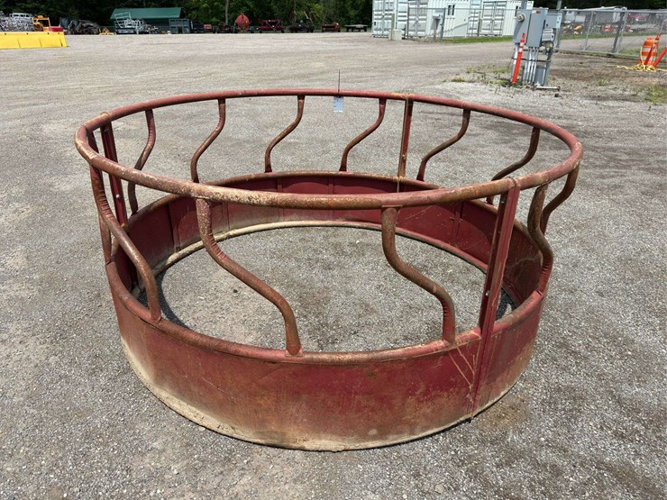 8'-round-bale-feeder-image-2