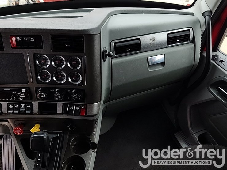 2018-kenworth-t680-image-43