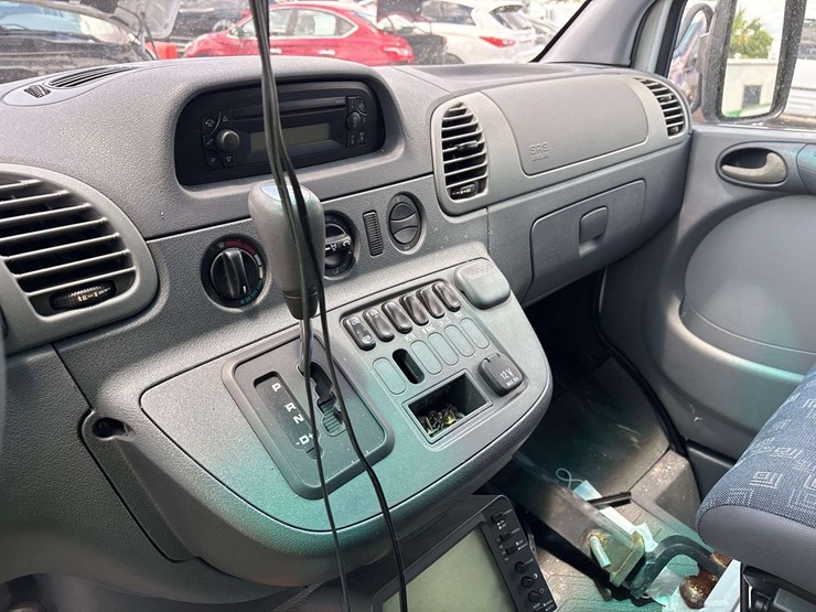 2006-dodge-sprinter-2500-image-13