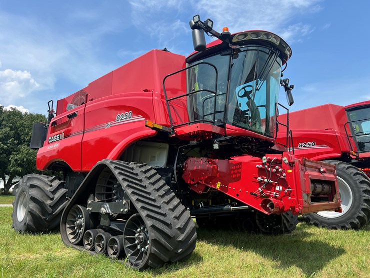 2023-case-ih-8250-image-1