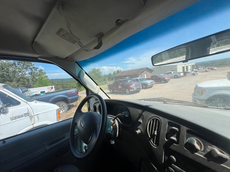 2003-ford-e350-image-16