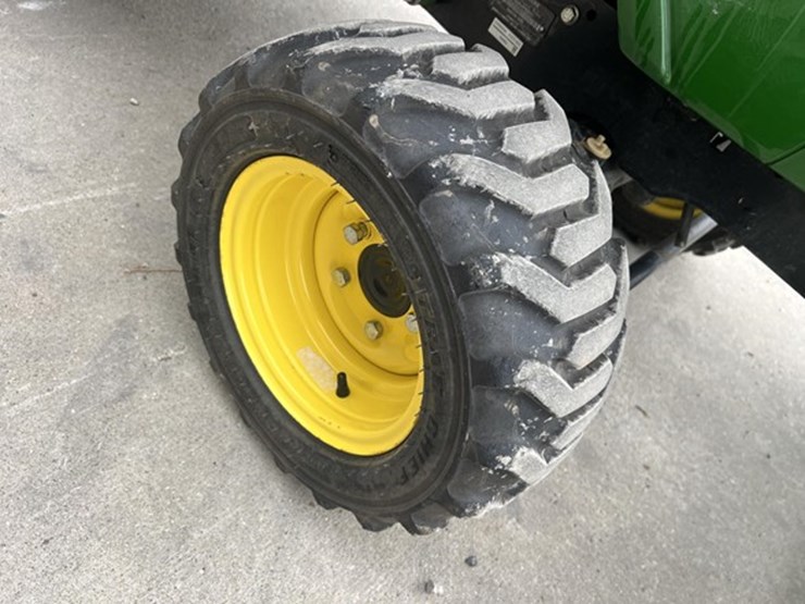 2024-john-deere-1025r-image-18