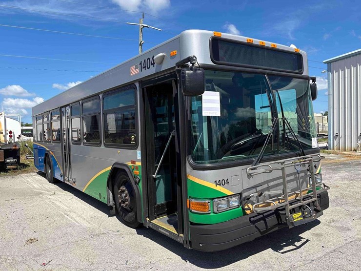 2014-gillig-low-floor-image-2