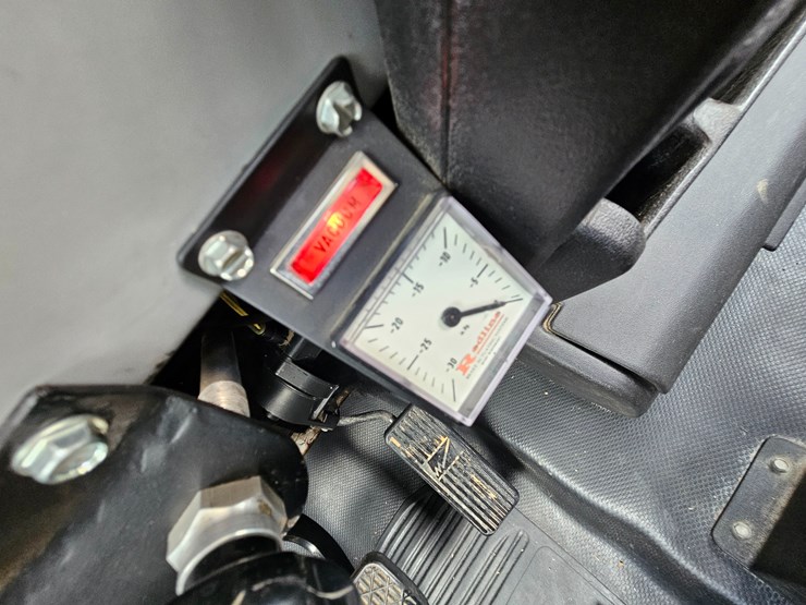 2000-freightliner-fl60-image-71