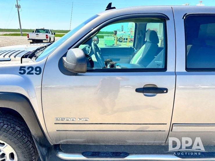 2013-chevrolet-silverado-2500-lt-image-23