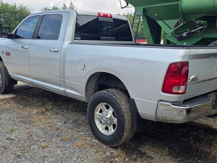 2011-dodge-2500-image-3