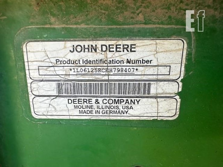 2014-john-deere-6125r-image-35