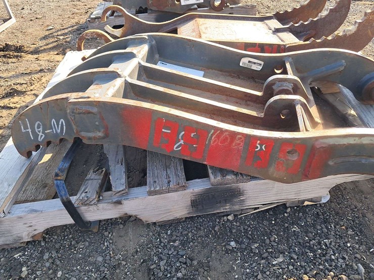 hydraulic-excavator-thumb-image-2