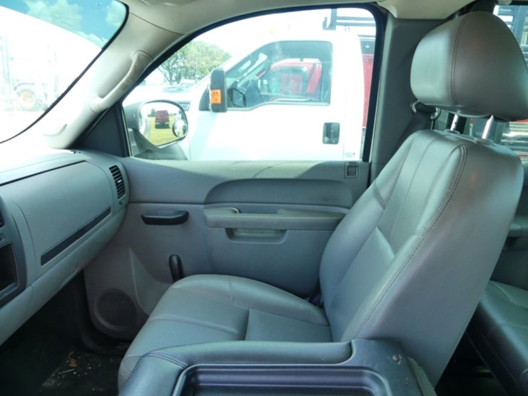 2011-chevrolet-silverado-image-12