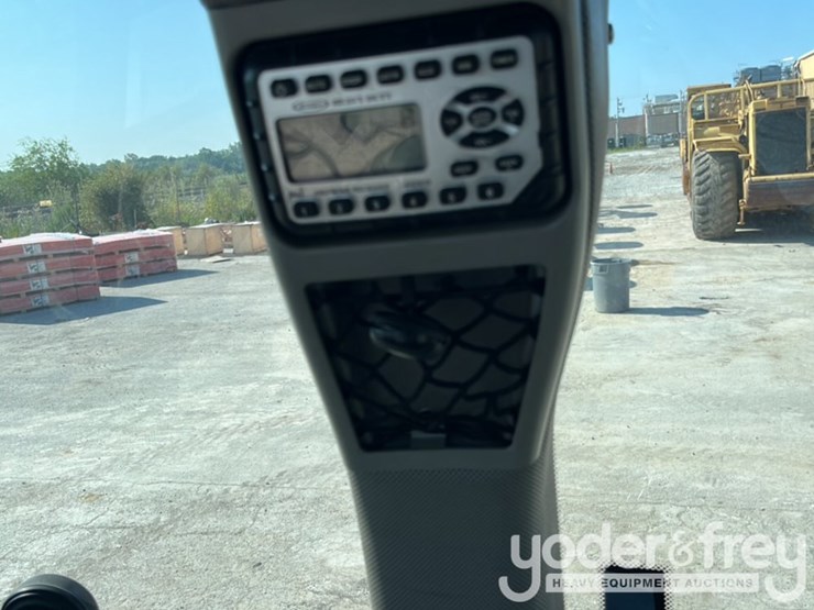 2016-case-580sn-image-32
