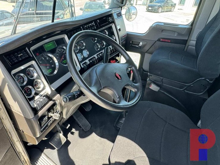 2013-kenworth-t800-image-12