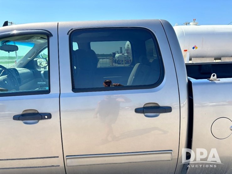 2013-chevrolet-silverado-2500-lt-image-24