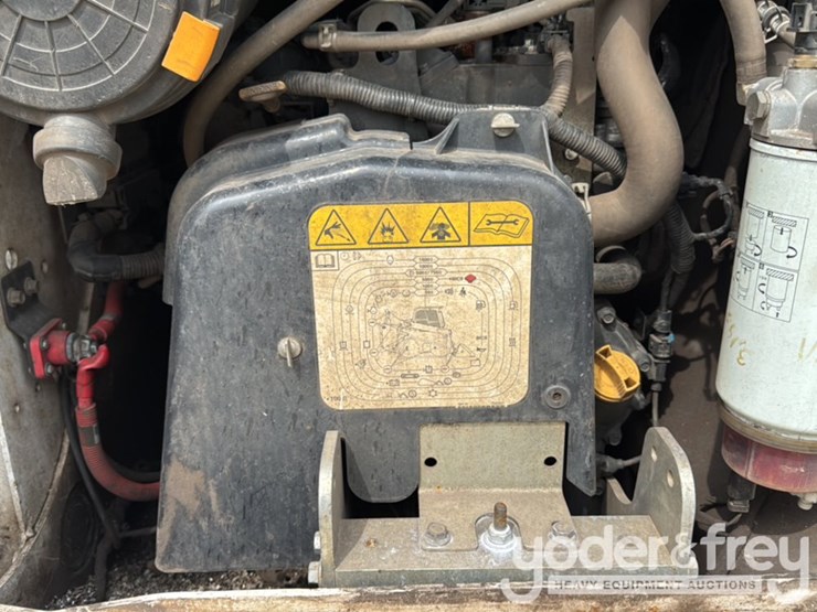 2021-bobcat-s76-image-10