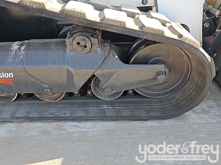 2022-bobcat-t870-image-10