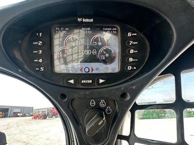 2021-bobcat-t770-image-25