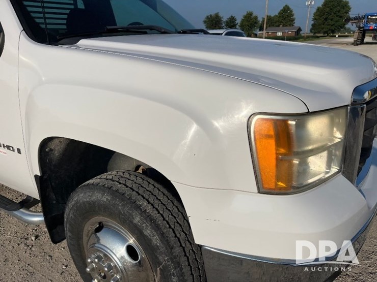 2009-gmc-3500-image-26