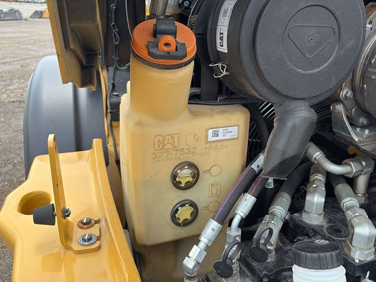 2022-caterpillar-906m-image-14