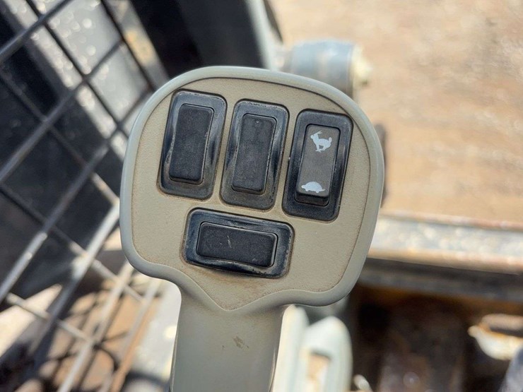 new-holland-c232-image-36