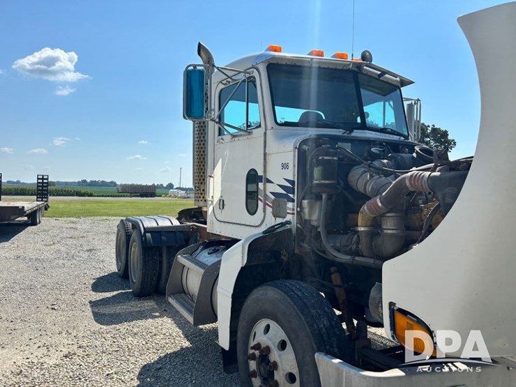 1999-peterbilt-385-image-24