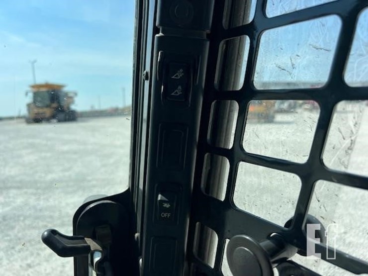 2023-bobcat-t770-image-26