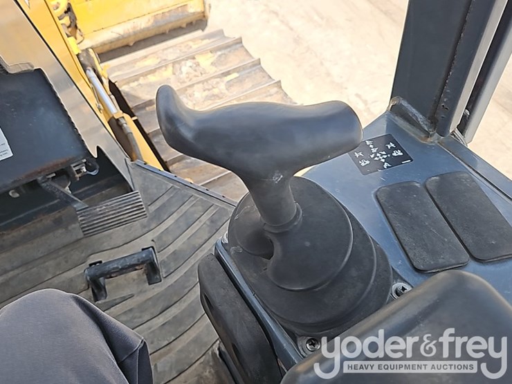 2016-deere-450j-image-29