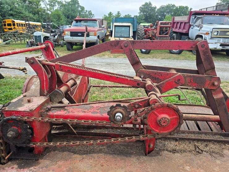 massey-ferguson-10-image-9