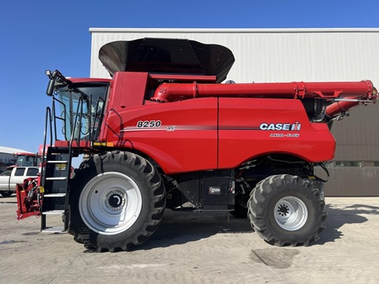 2022-case-ih-8250-image-5