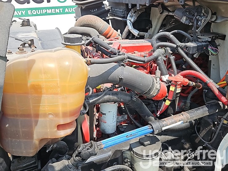 2017-international-durastar-4300-image-30
