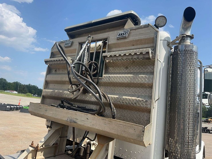 2006-peterbilt-378-image-25