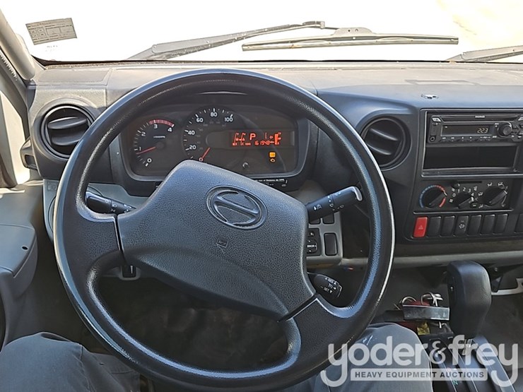 2019-hino-195-image-39