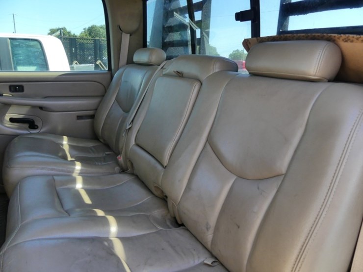 2005-chevrolet-3500-image-11