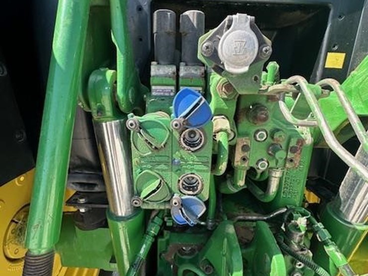 2014-john-deere-6125r-image-5