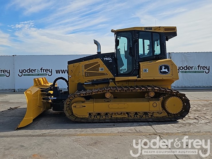 2022-deere-750l-image-3