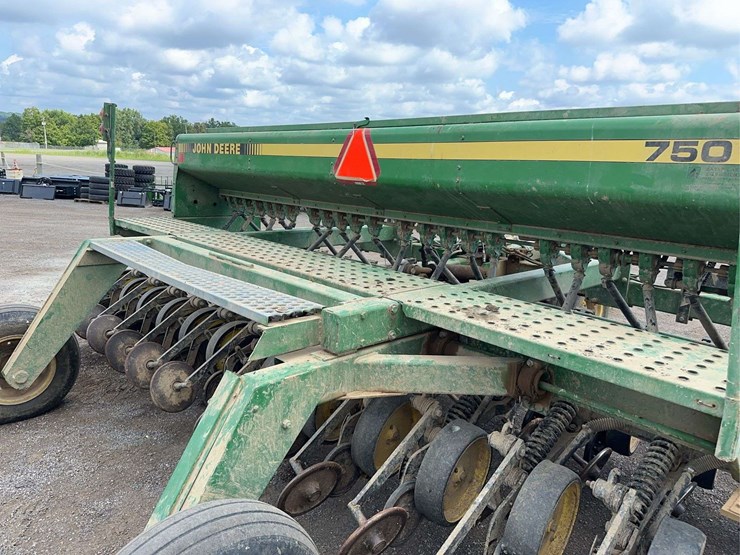 john-deere-750-image-24