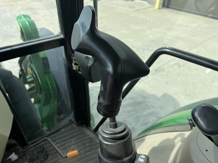 2012-john-deere-5115m-image-26