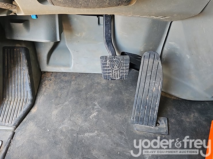 2021-kenworth-t880-image-38