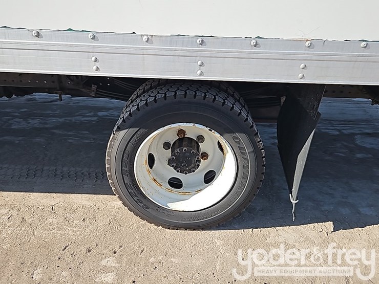 2019-hino-195-image-15