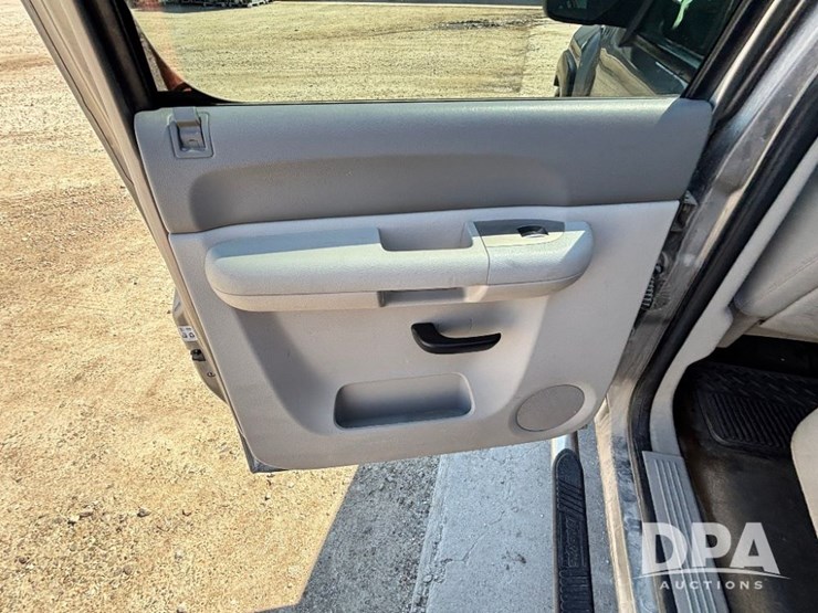 2013-chevrolet-silverado-2500-lt-image-68