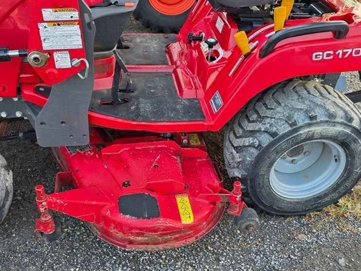 2017-massey-ferguson-gc1705-image-10