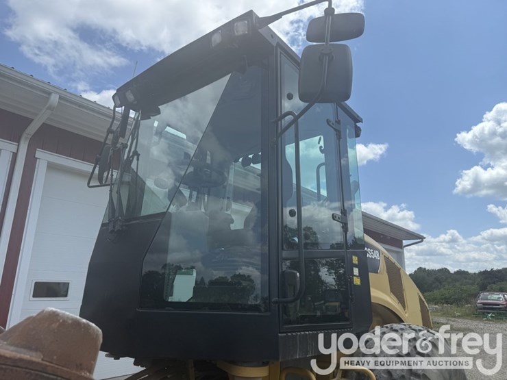 2014-caterpillar-cs54b-image-29