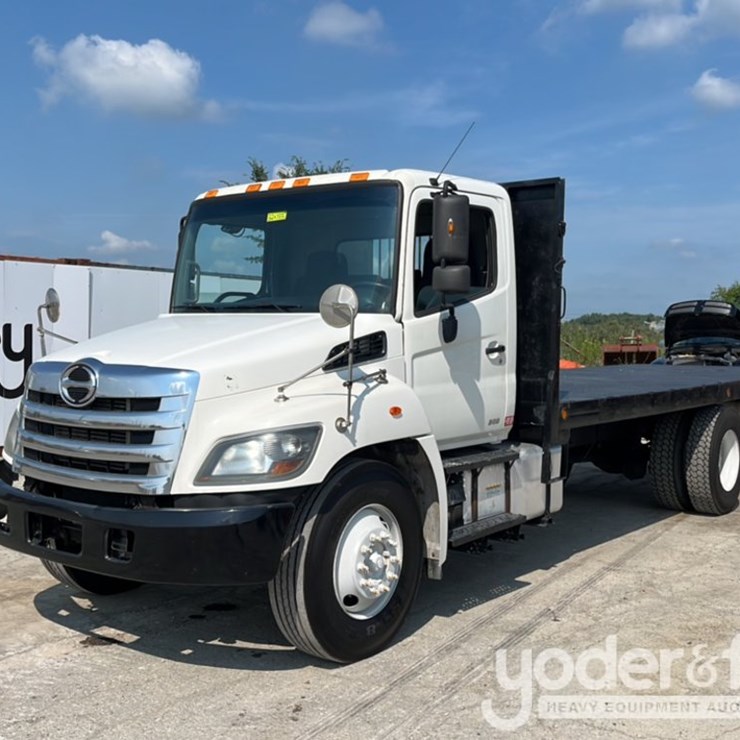 2015 HINO 268