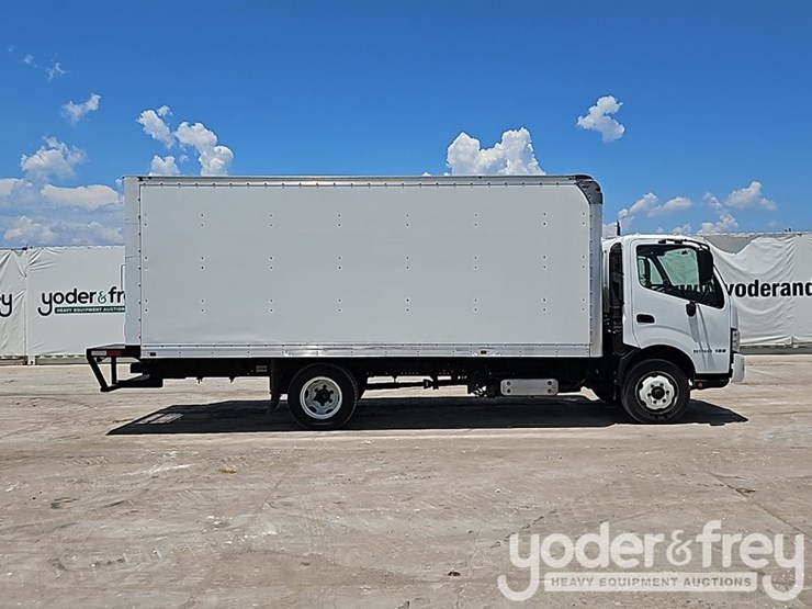 2019-hino-195-image-7