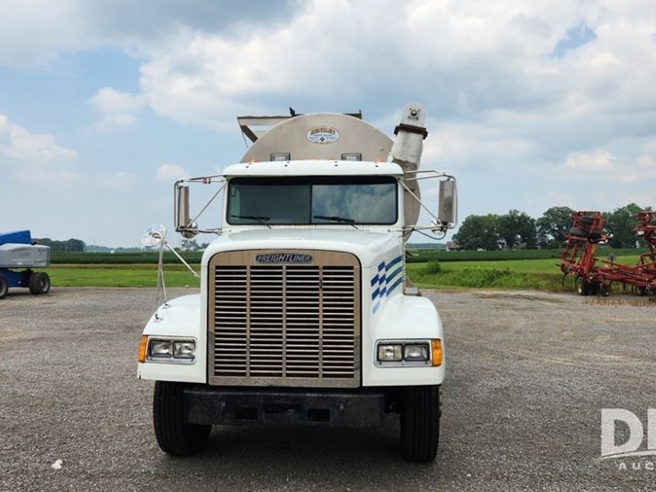 1995-freightliner-fld120-image-4