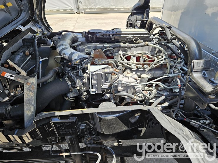 2019-hino-195-image-22