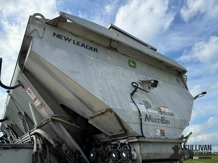 2022-john-deere-800r-image-13