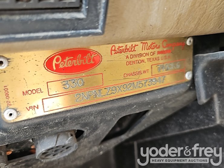 2002-peterbilt-330-image-36